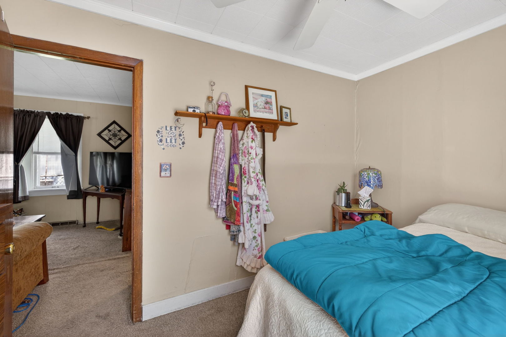 105 Edgewood Avenue, Crystal Lake, IL 60014