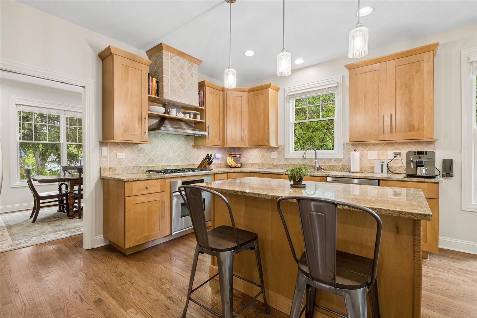 28 S Grant Street, Westmont, IL 60559