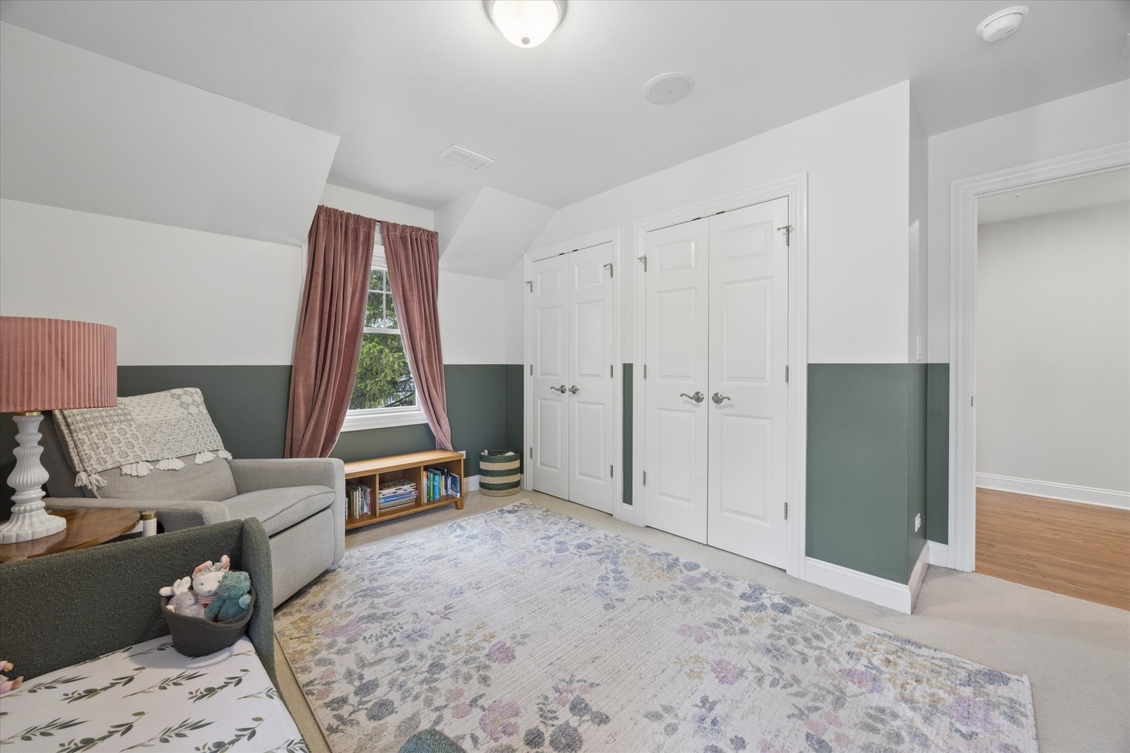 28 S Grant Street, Westmont, IL 60559