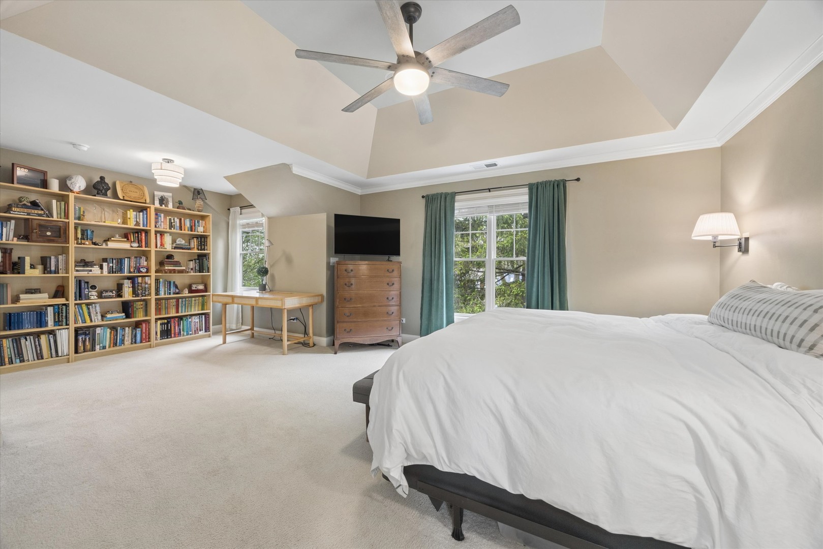 28 S Grant Street, Westmont, IL 60559