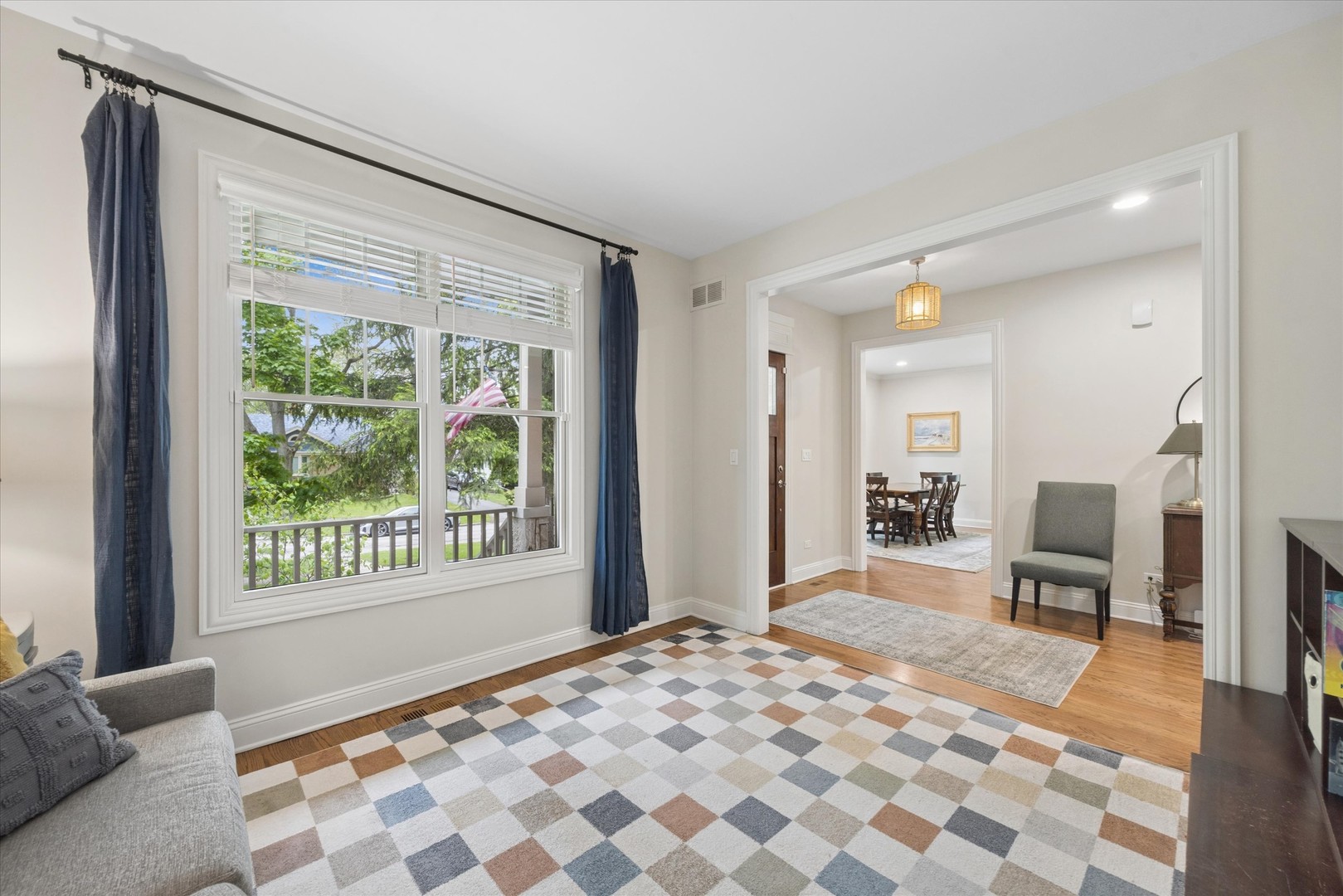 28 S Grant Street, Westmont, IL 60559