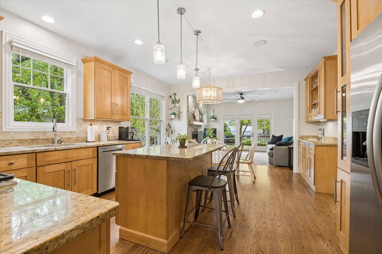 28 S Grant Street, Westmont, IL 60559