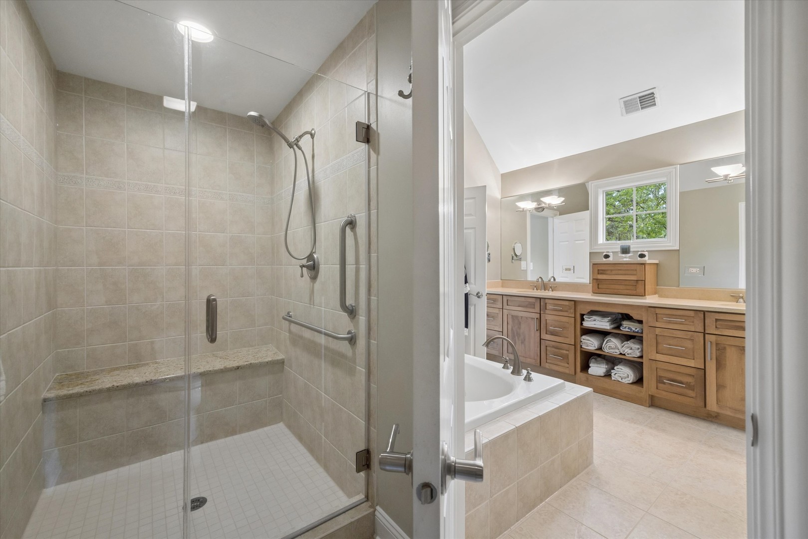 28 S Grant Street, Westmont, IL 60559