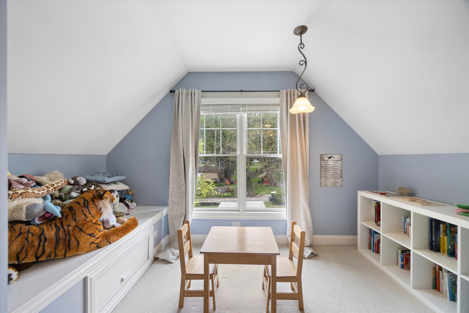 28 S Grant Street, Westmont, IL 60559