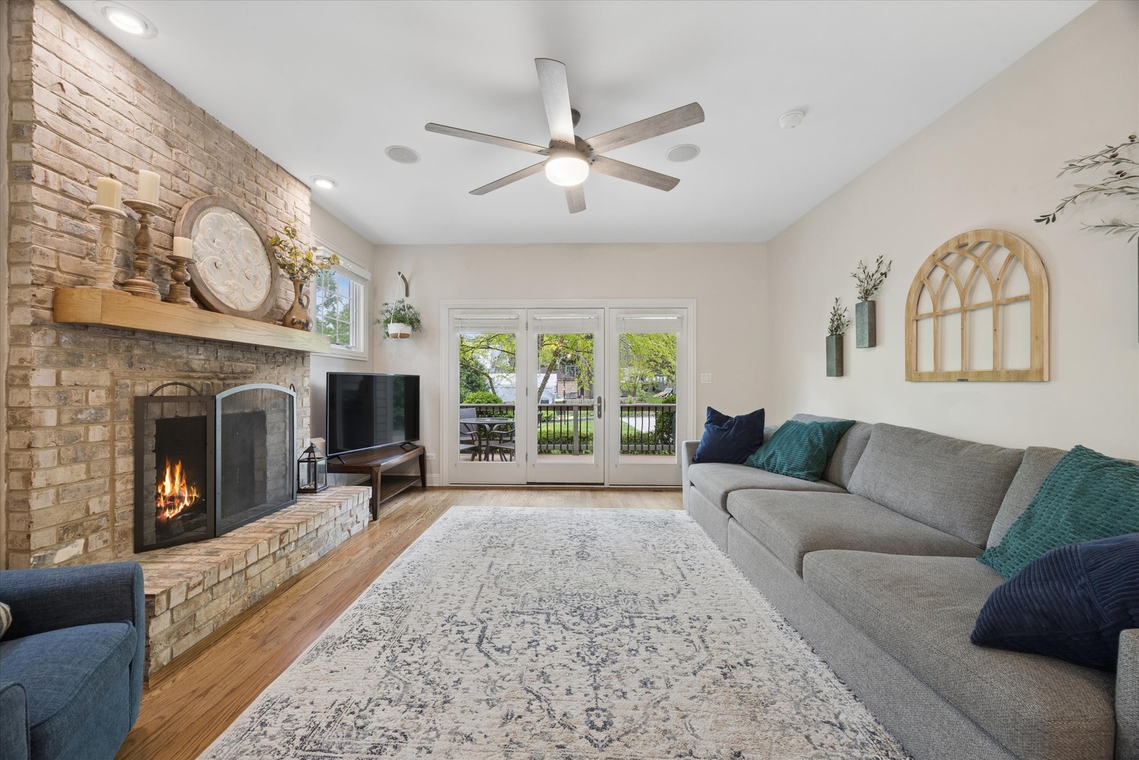 28 S Grant Street, Westmont, IL 60559