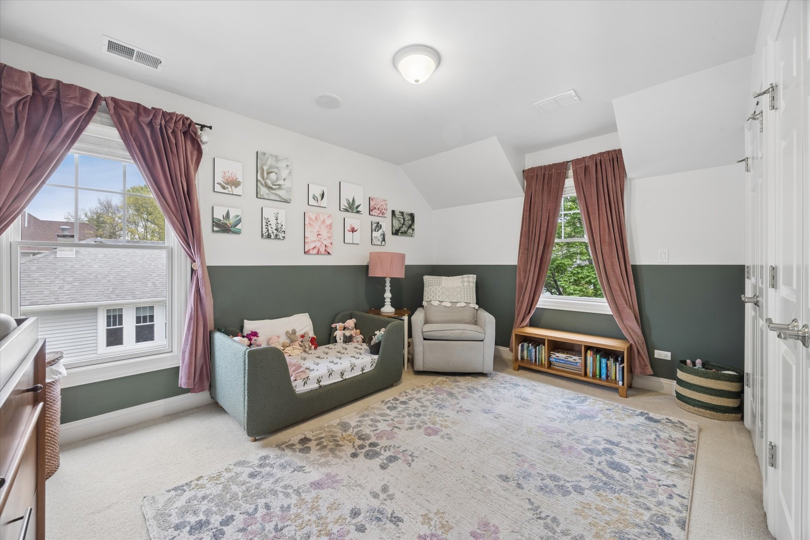 28 S Grant Street, Westmont, IL 60559