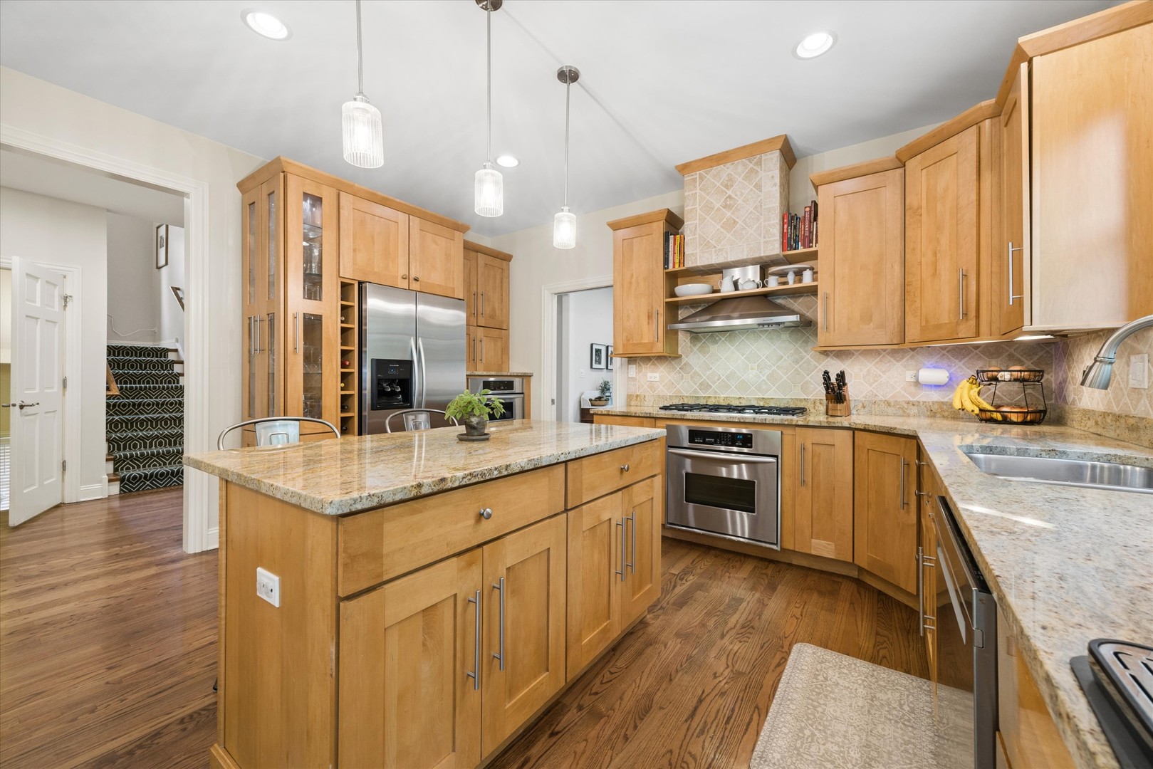 28 S Grant Street, Westmont, IL 60559