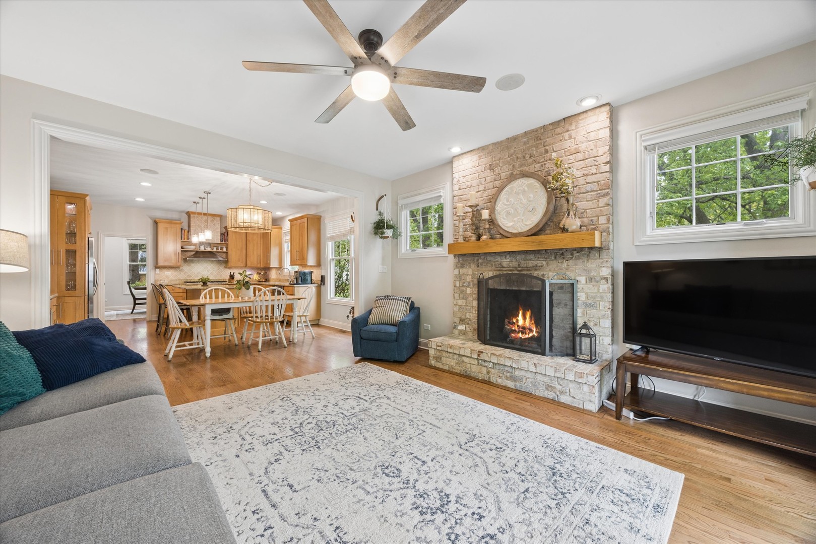 28 S Grant Street, Westmont, IL 60559