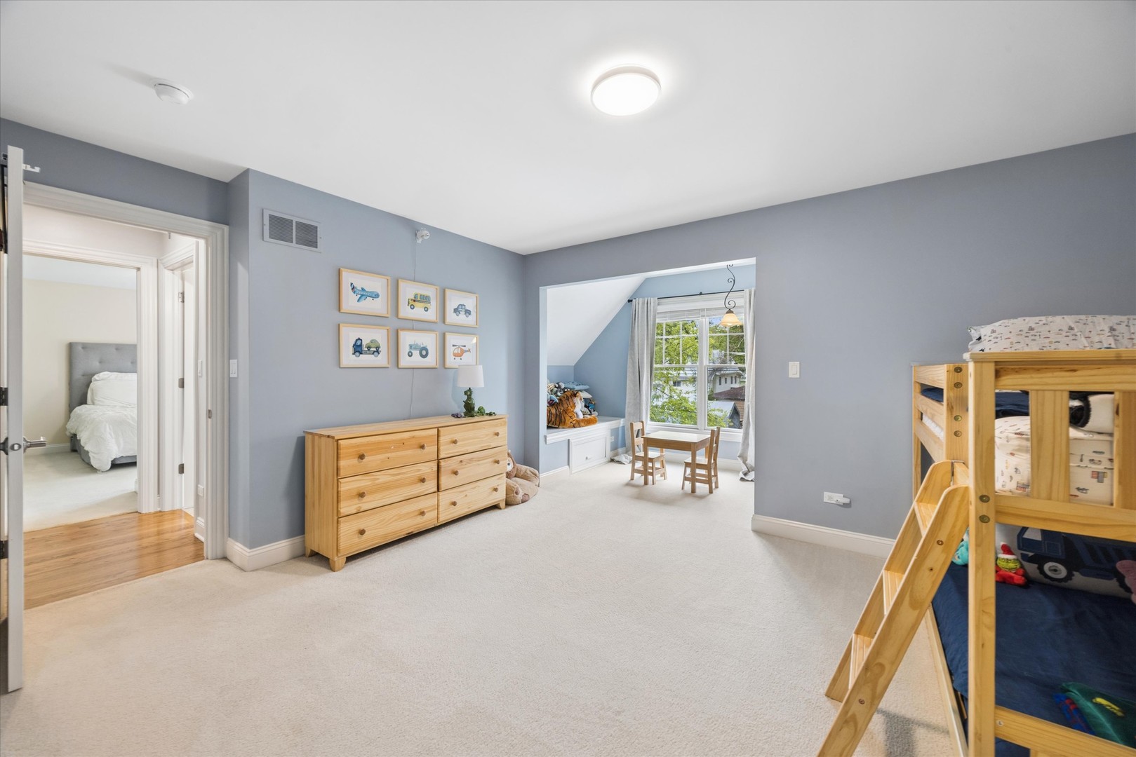 28 S Grant Street, Westmont, IL 60559