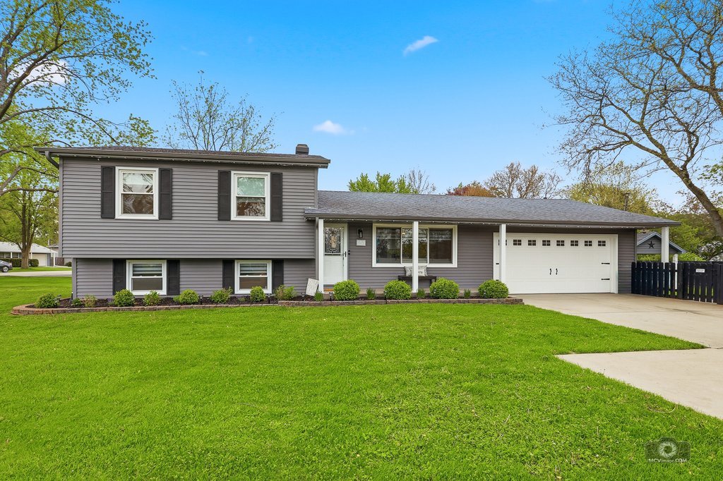 26W350 Jewell Road, Winfield, IL 60190