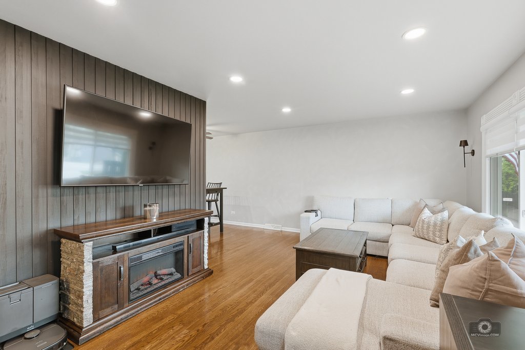 26W350 Jewell Road, Winfield, IL 60190