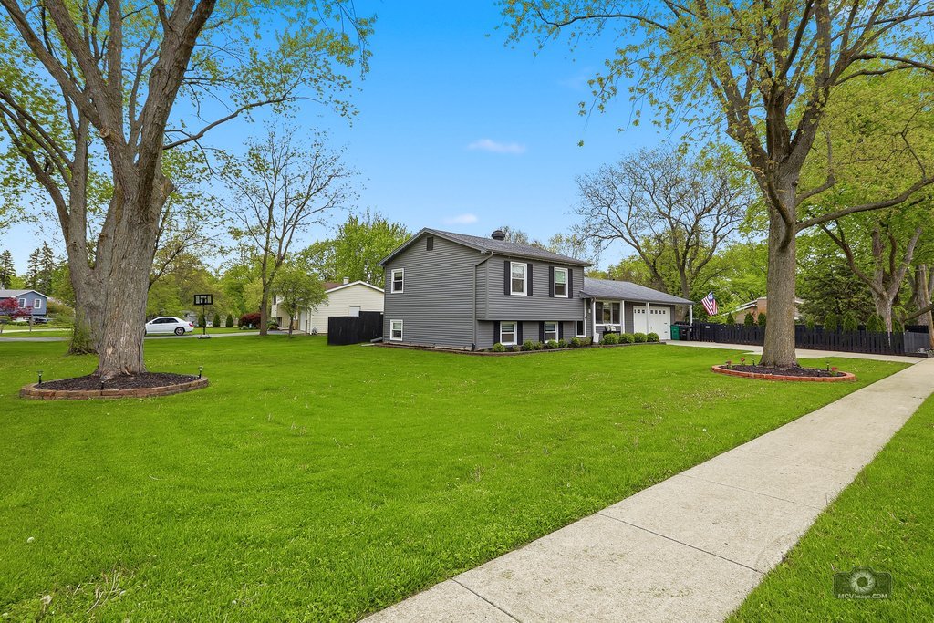 26W350 Jewell Road, Winfield, IL 60190