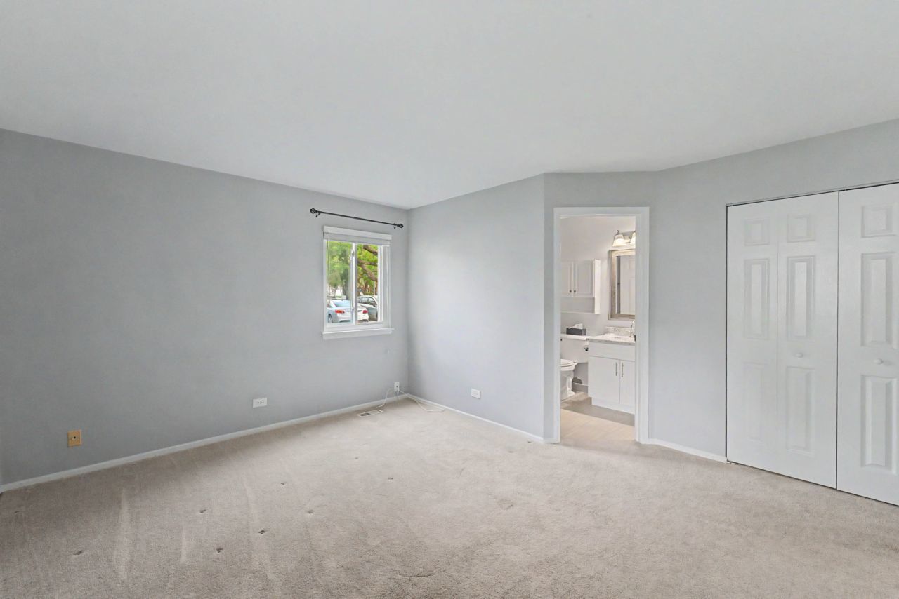 52 Brookston Drive #D1, Schaumburg, IL 60193