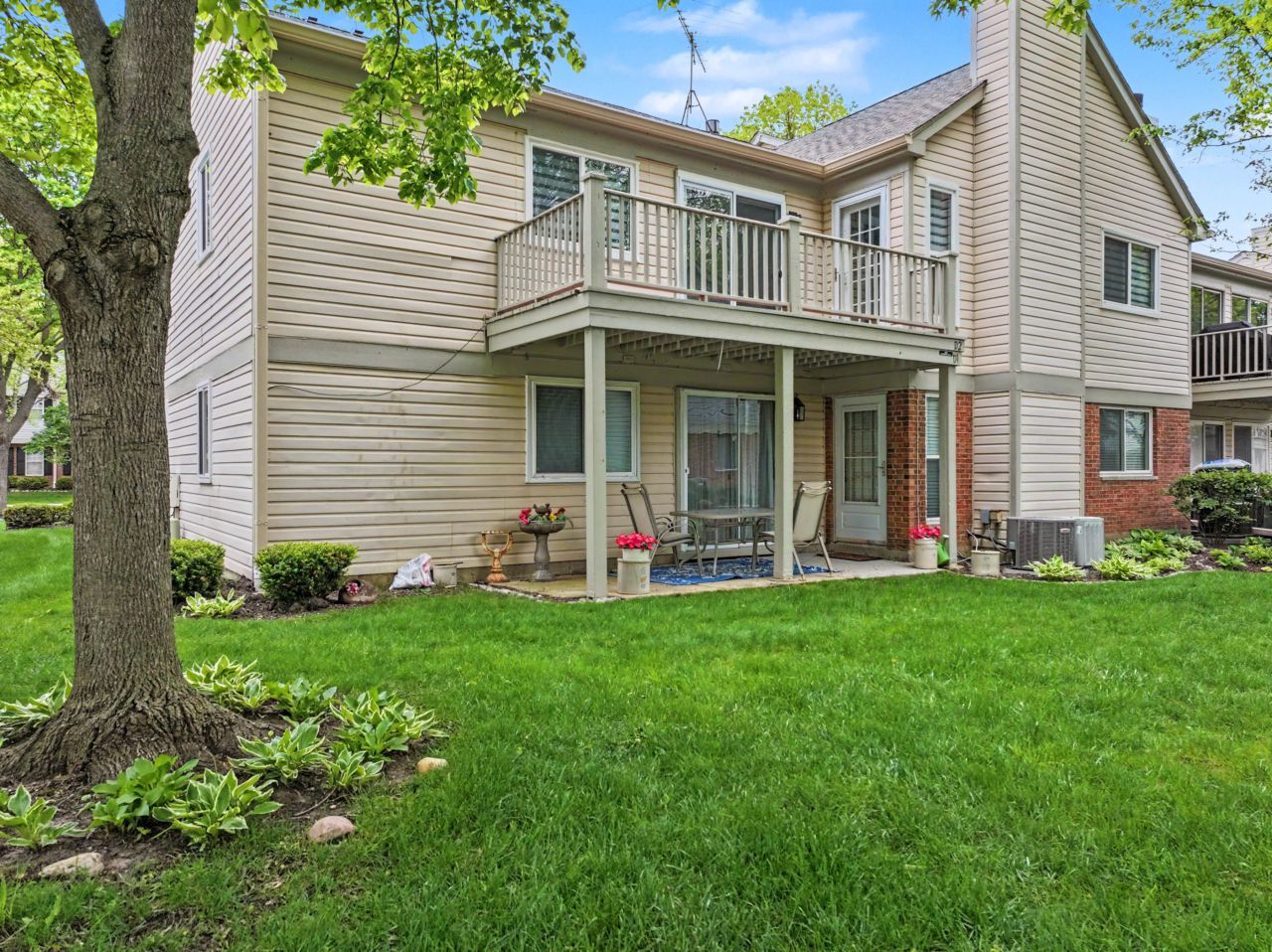 52 Brookston Drive #D1, Schaumburg, IL 60193