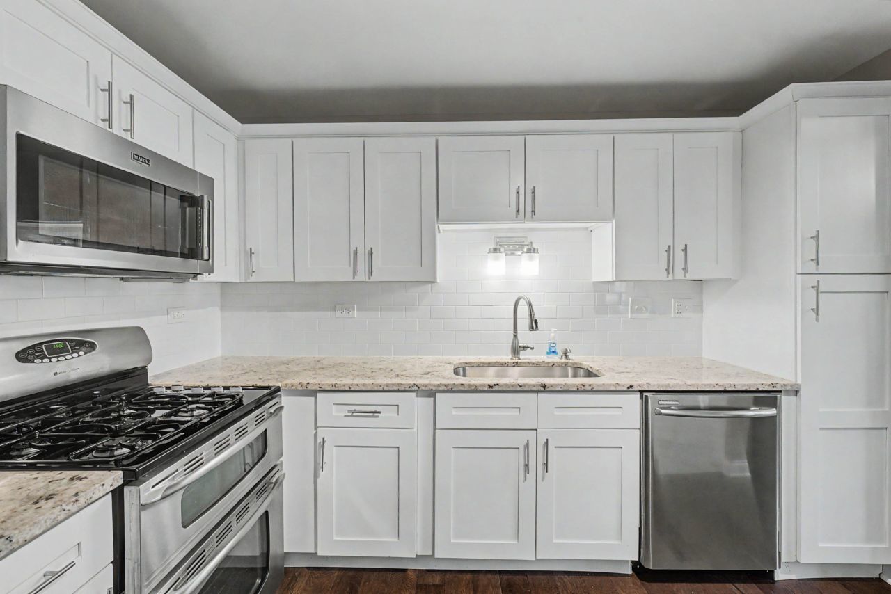 52 Brookston Drive #D1, Schaumburg, IL 60193