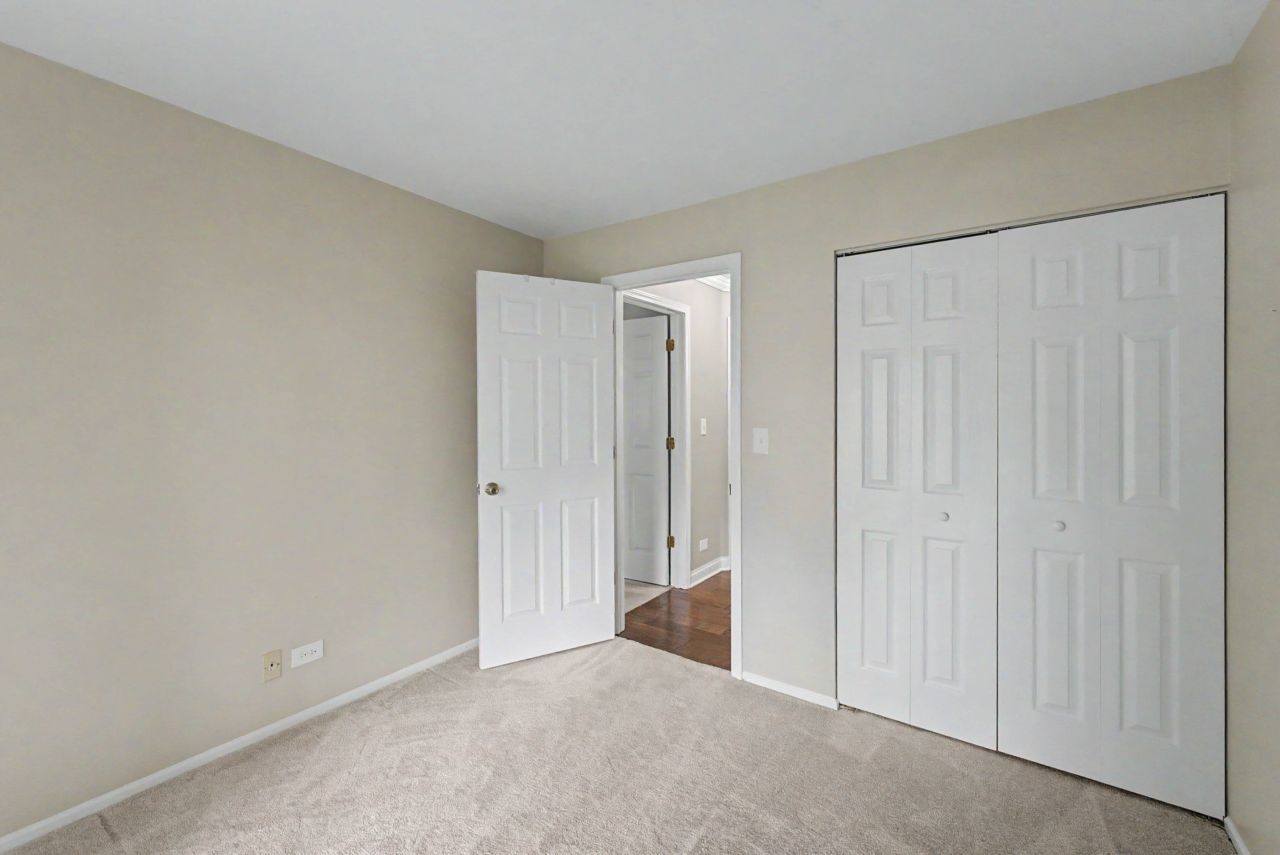 52 Brookston Drive #D1, Schaumburg, IL 60193