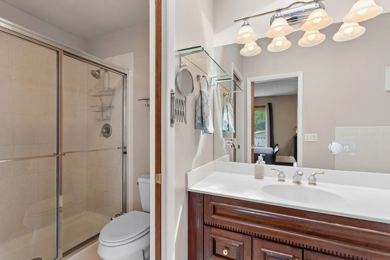 1740 Oxnard Drive, Downers Grove, IL 60516