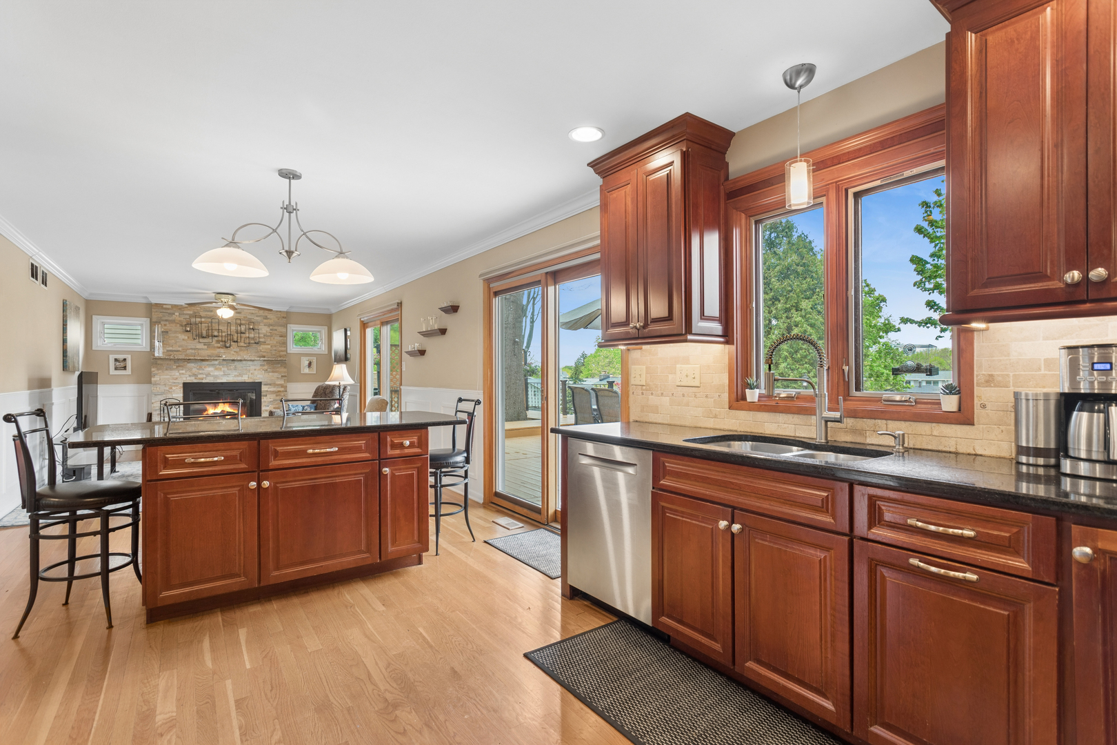 1740 Oxnard Drive, Downers Grove, IL 60516