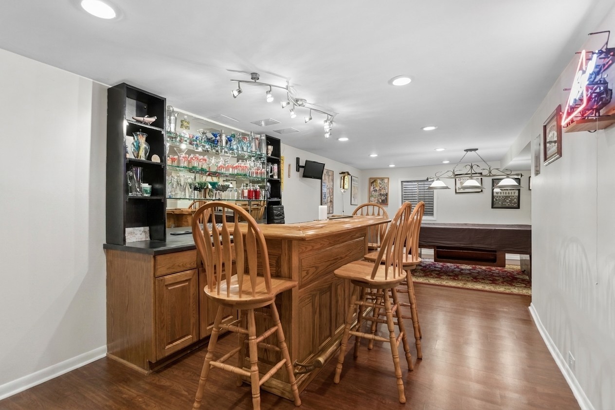 1740 Oxnard Drive, Downers Grove, IL 60516