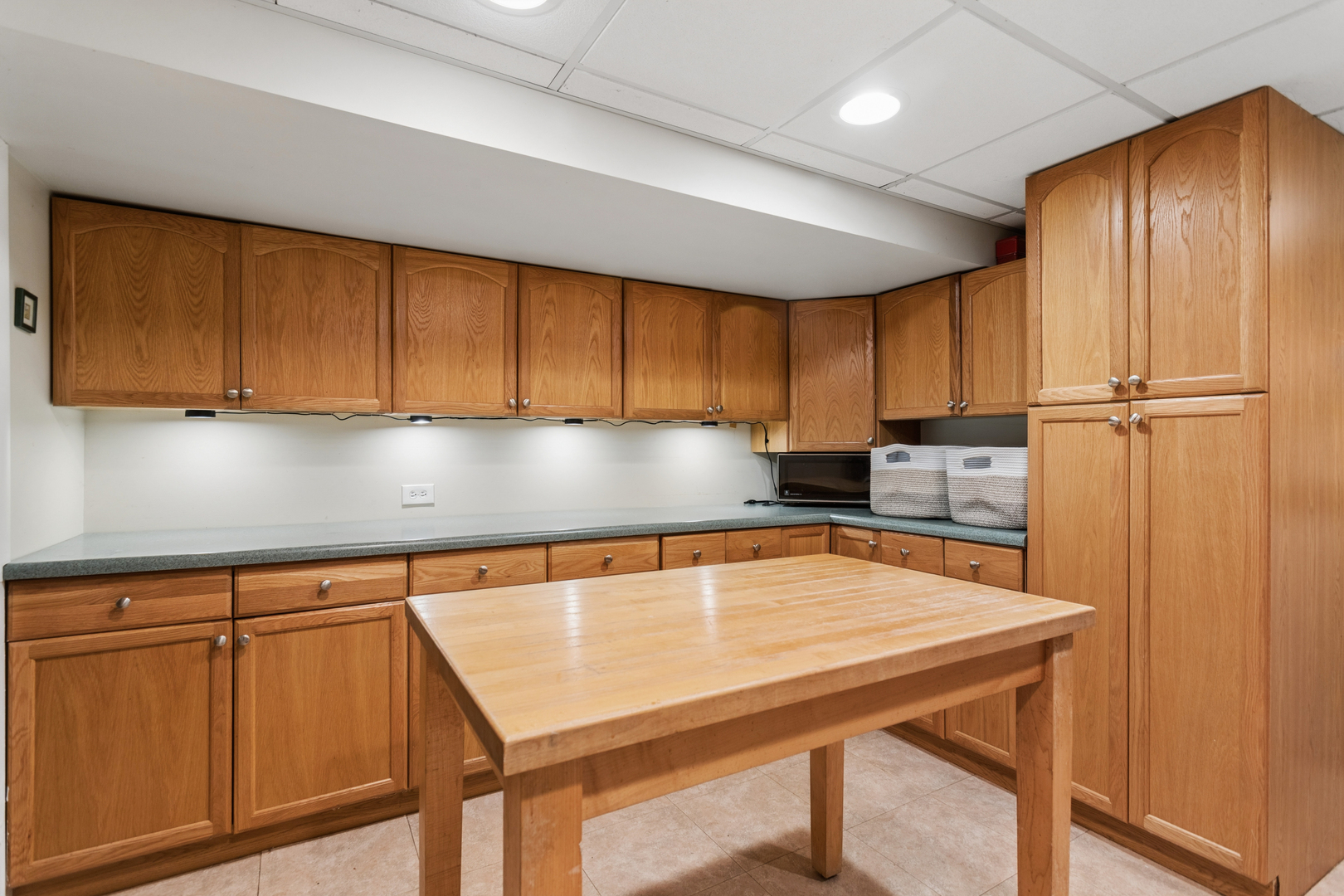 1740 Oxnard Drive, Downers Grove, IL 60516