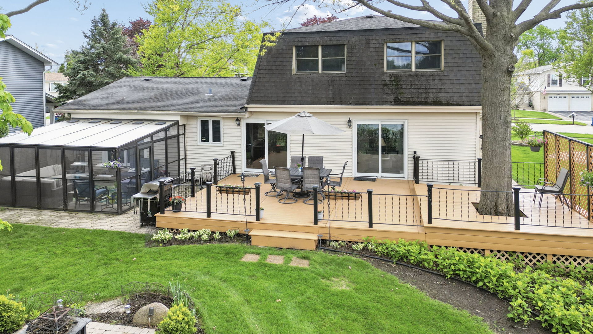 1740 Oxnard Drive, Downers Grove, IL 60516
