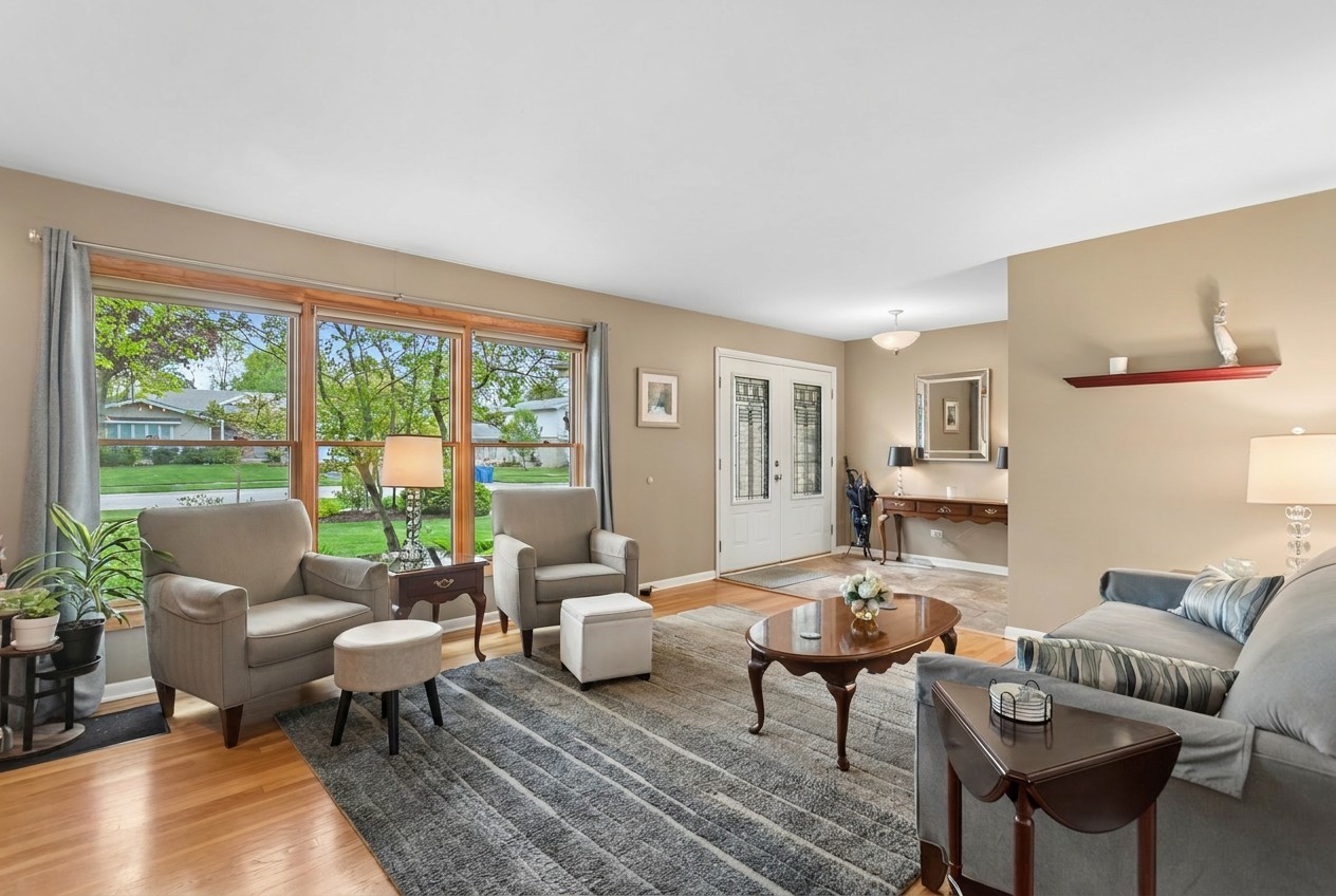 1740 Oxnard Drive, Downers Grove, IL 60516