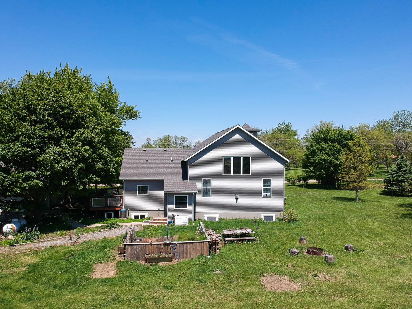 12014 Prairie Center Road, Clinton, IL 61727