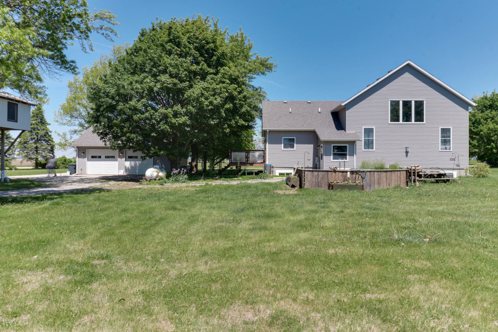 12014 Prairie Center Road, Clinton, IL 61727