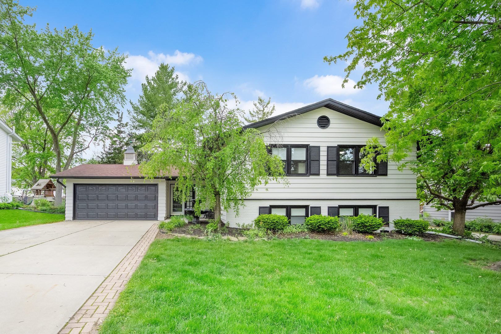 6312 Maxwell Drive, Woodridge, IL 60517