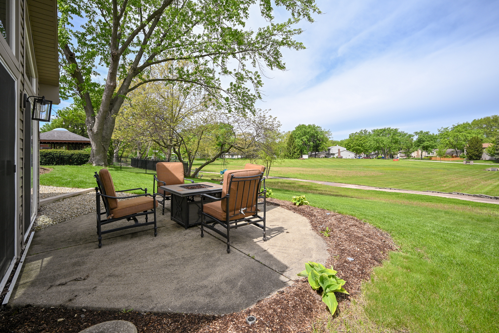 2234 Appleby Drive, Wheaton, IL 60189