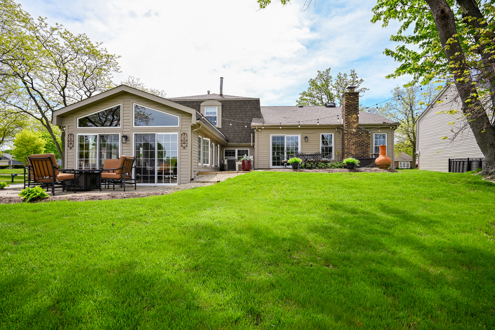 2234 Appleby Drive, Wheaton, IL 60189