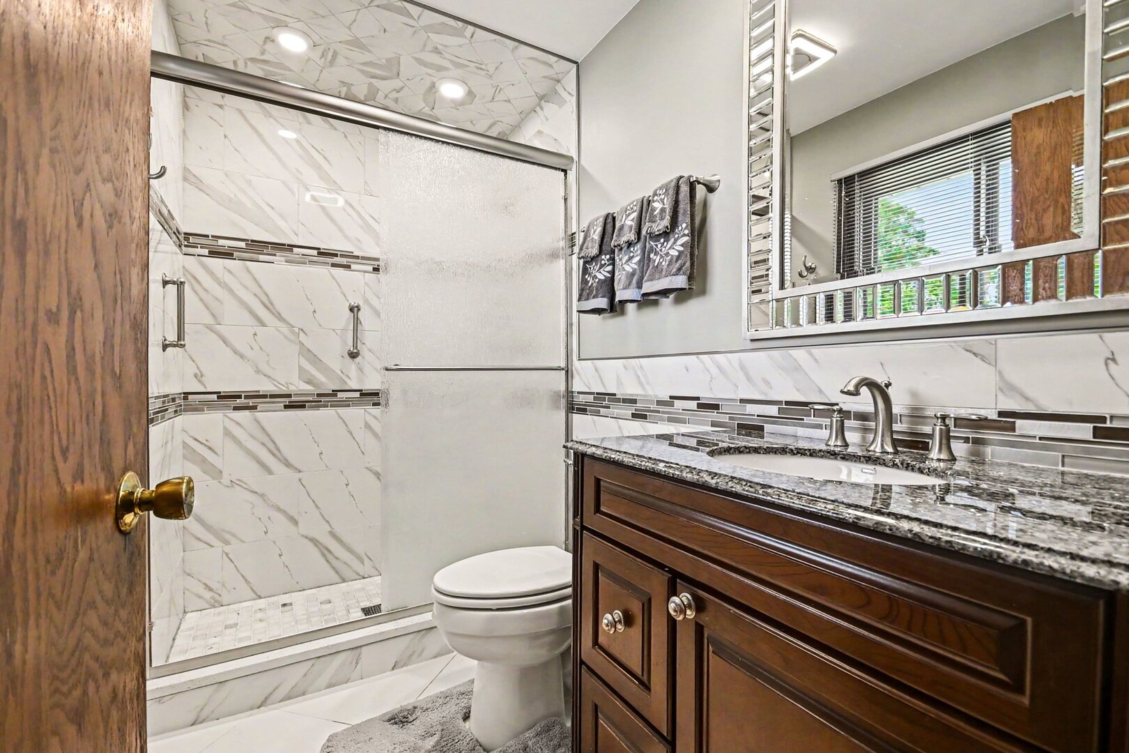 421 E Barclay Court, Elmhurst, IL 60126