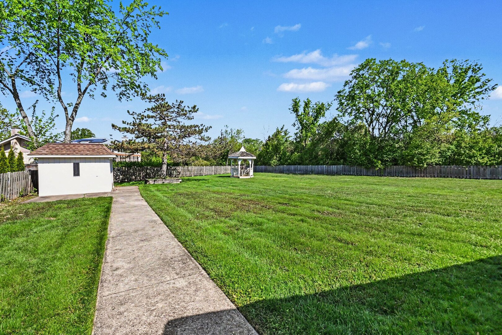 421 E Barclay Court, Elmhurst, IL 60126
