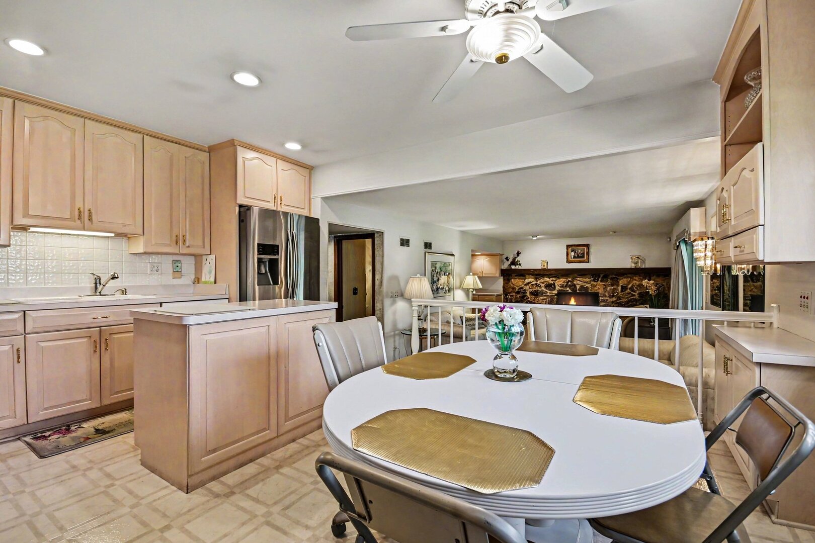 421 E Barclay Court, Elmhurst, IL 60126