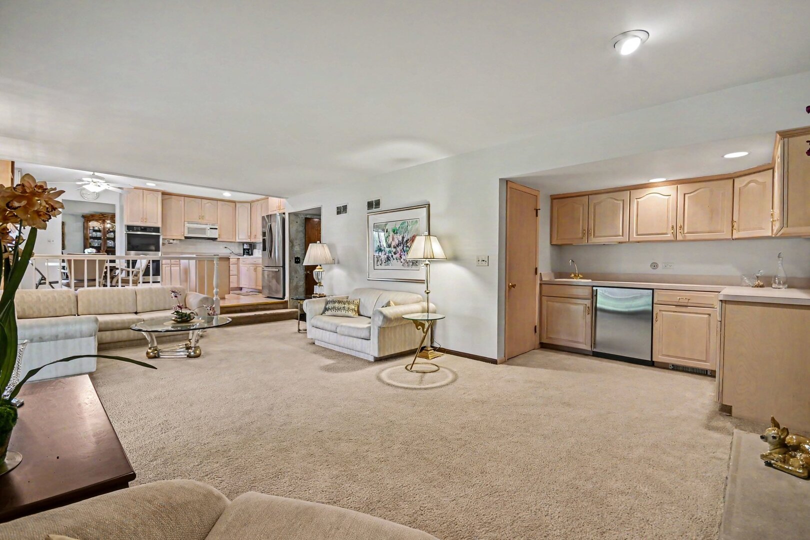 421 E Barclay Court, Elmhurst, IL 60126
