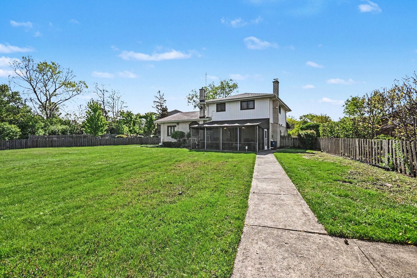 421 E Barclay Court, Elmhurst, IL 60126