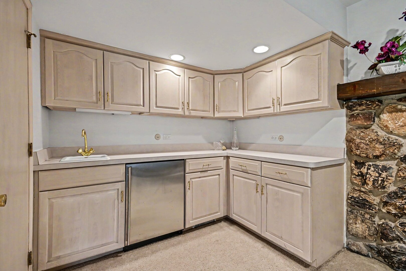 421 E Barclay Court, Elmhurst, IL 60126