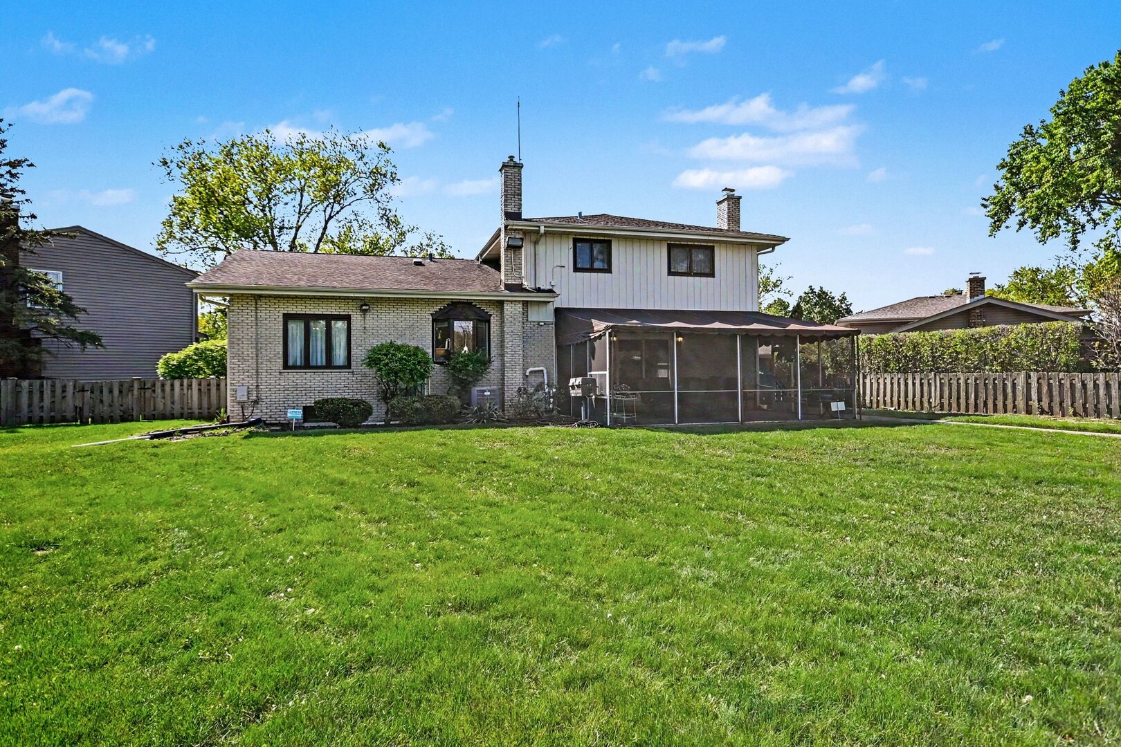 421 E Barclay Court, Elmhurst, IL 60126