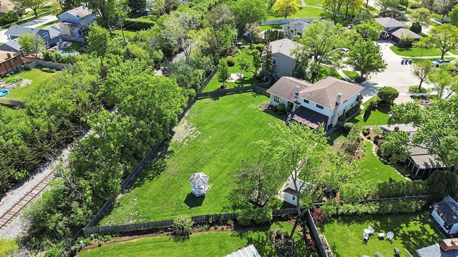421 E Barclay Court, Elmhurst, IL 60126
