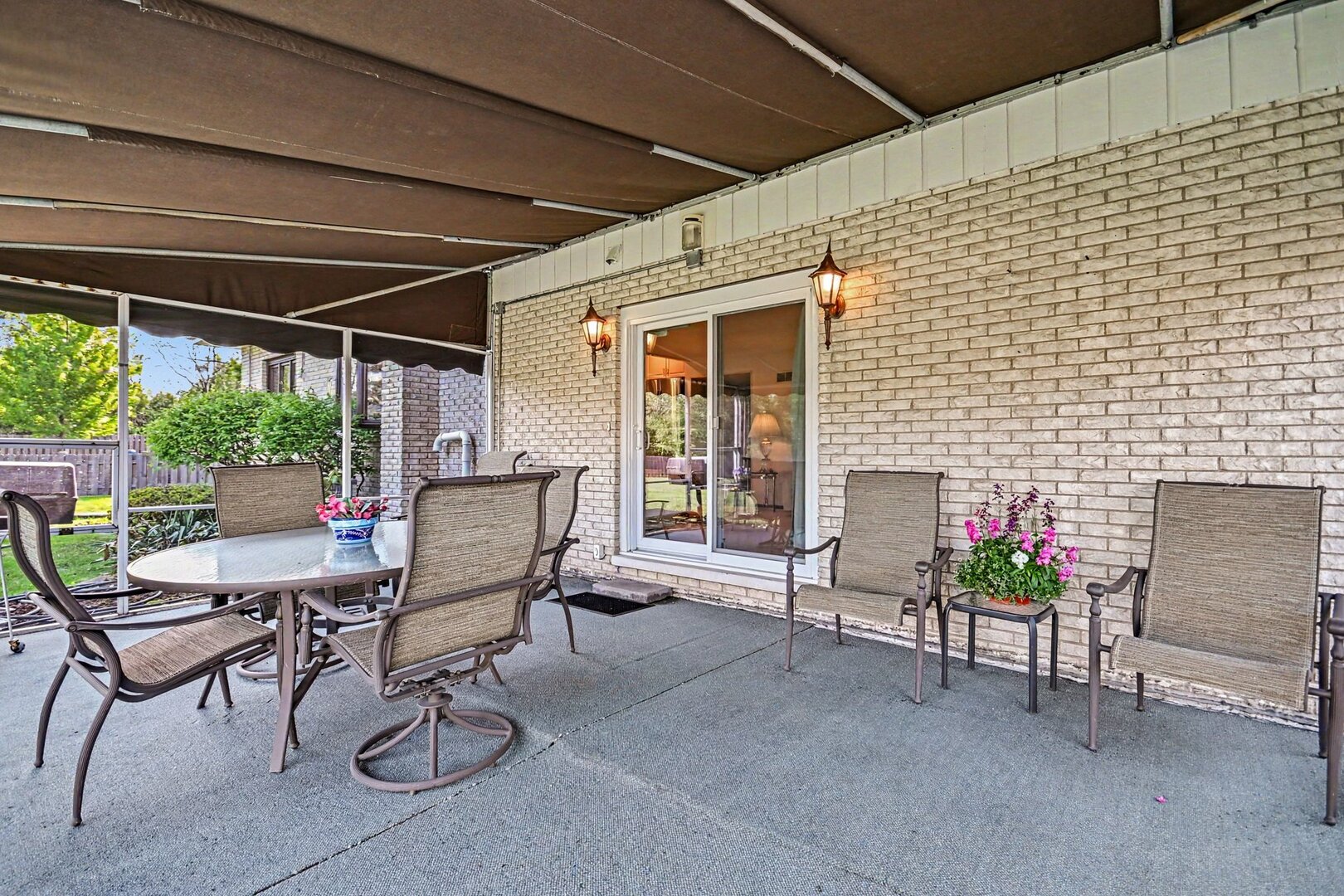 421 E Barclay Court, Elmhurst, IL 60126