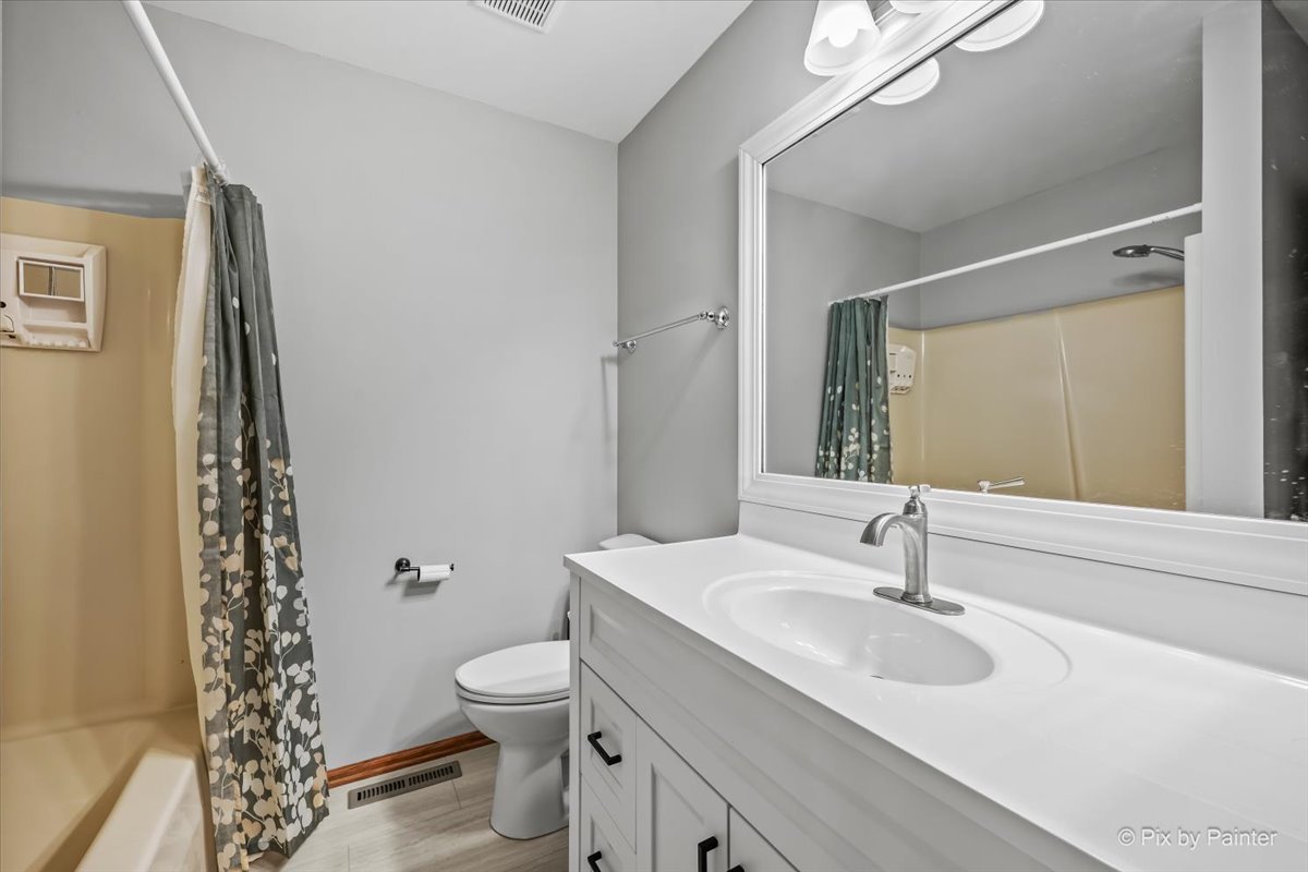 836 Millcreek Circle #836, Elgin, IL 60123