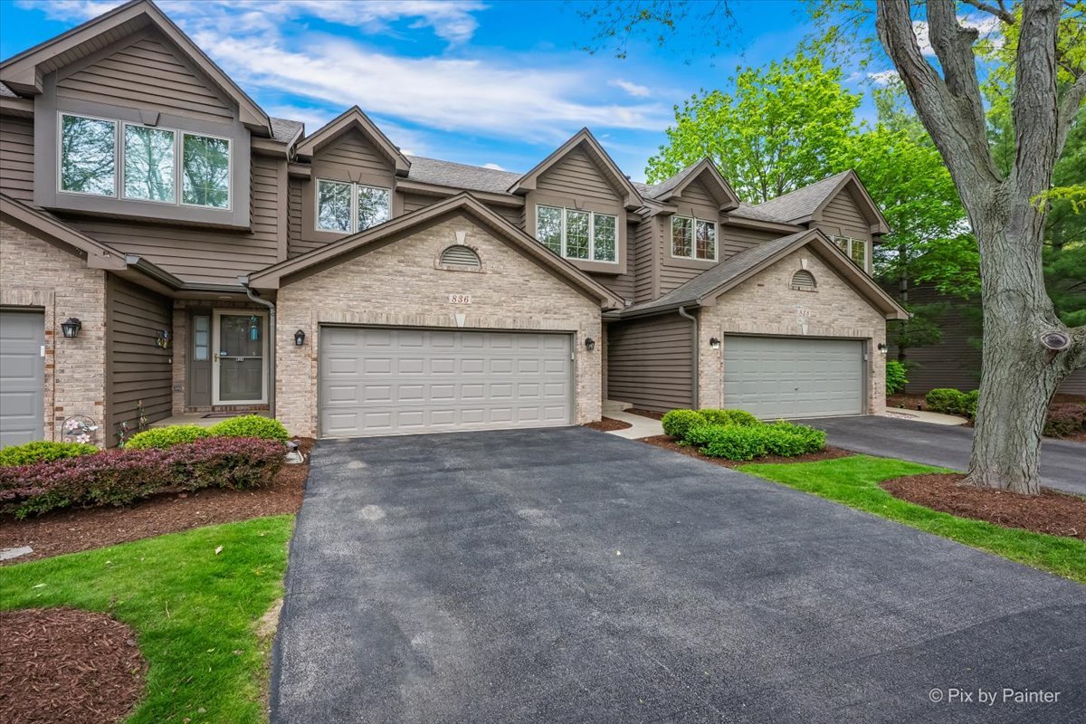 836 Millcreek Circle #836, Elgin, IL 60123