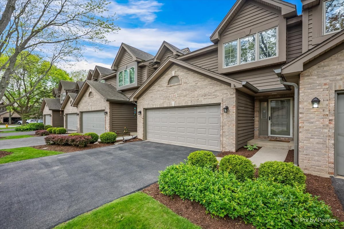 836 Millcreek Circle #836, Elgin, IL 60123