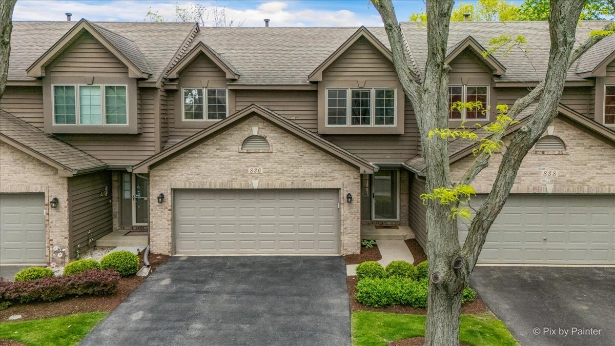 836 Millcreek Circle #836, Elgin, IL 60123