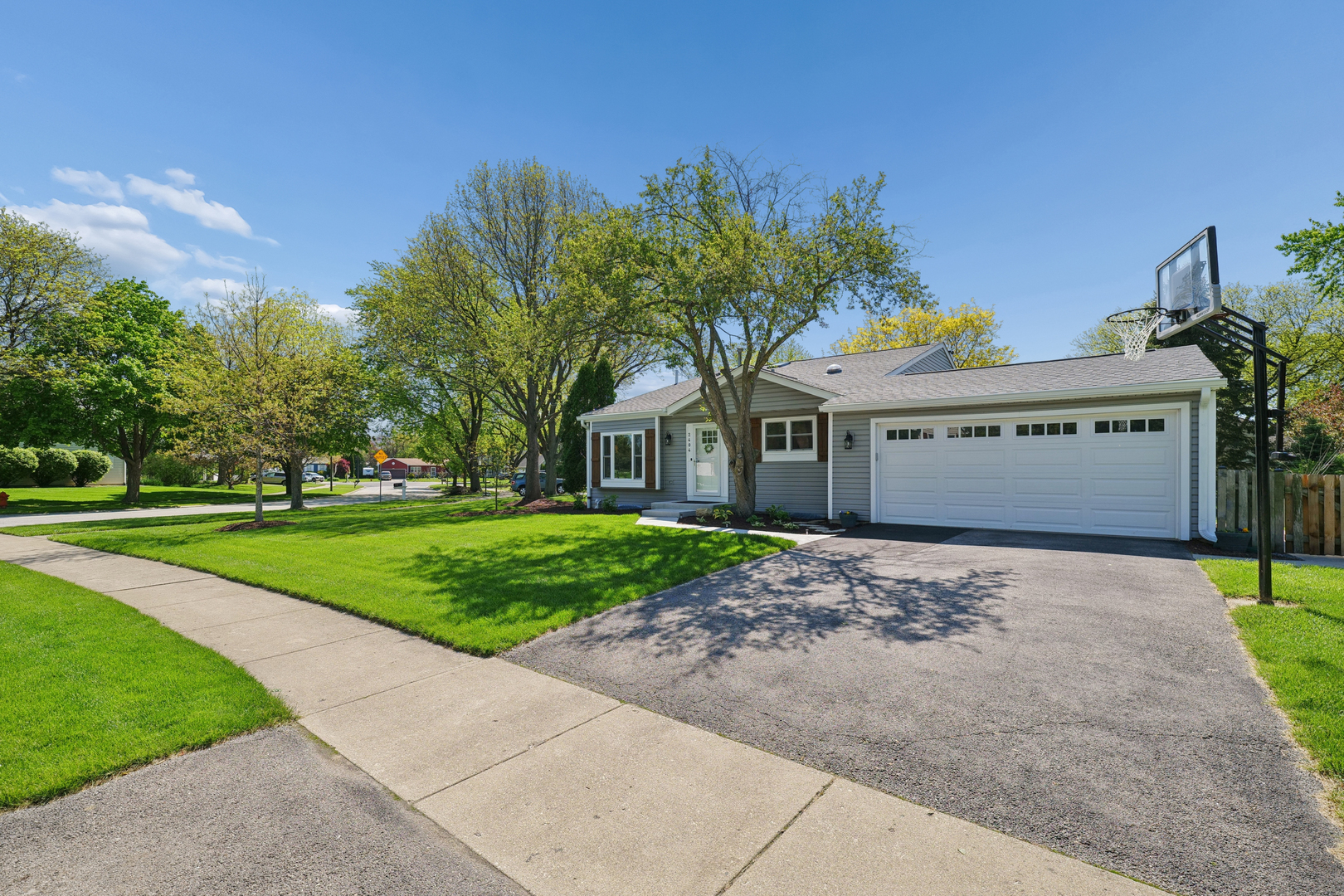 2404 Flambeau Drive, Naperville, IL 60564