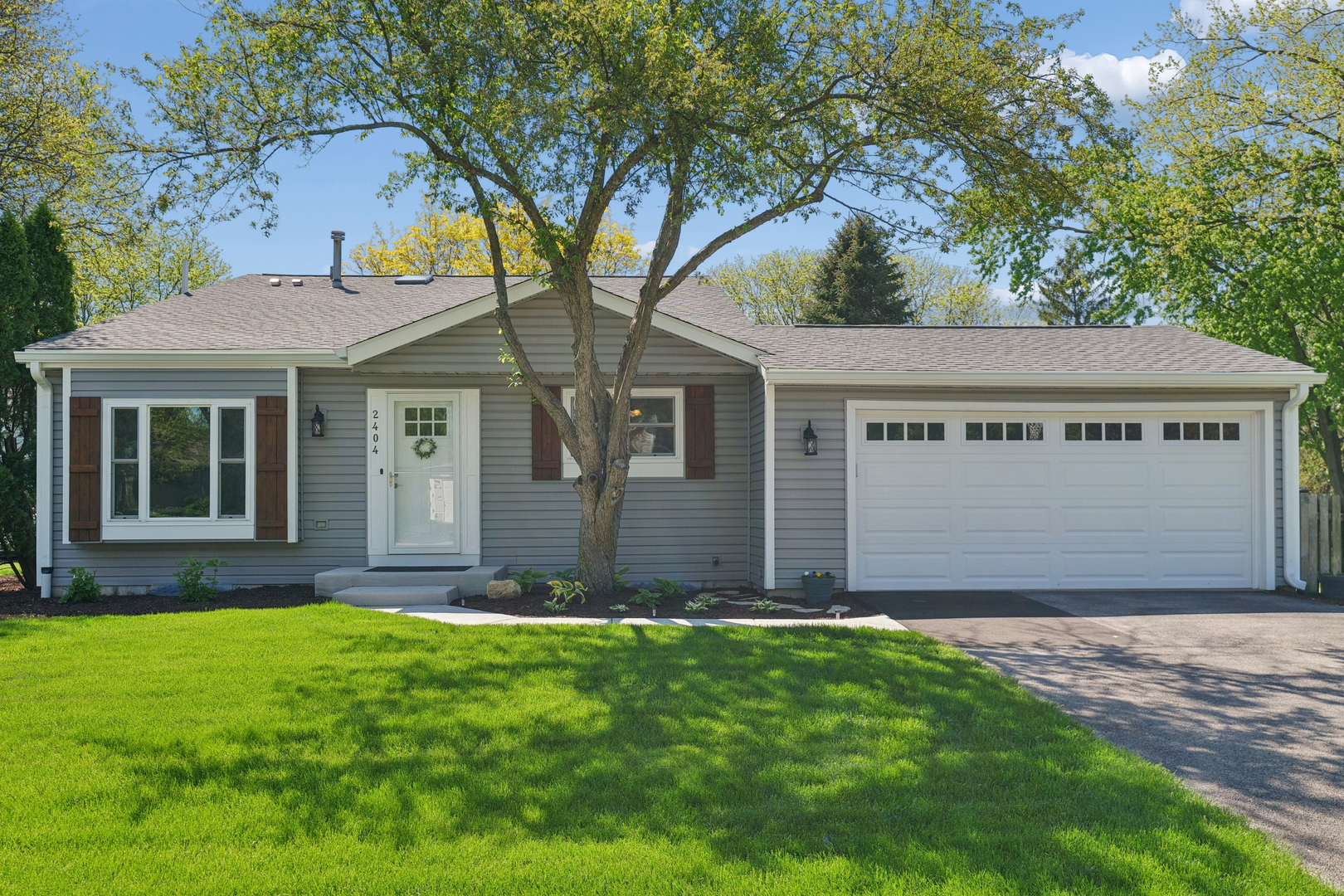 2404 Flambeau Drive, Naperville, IL 60564