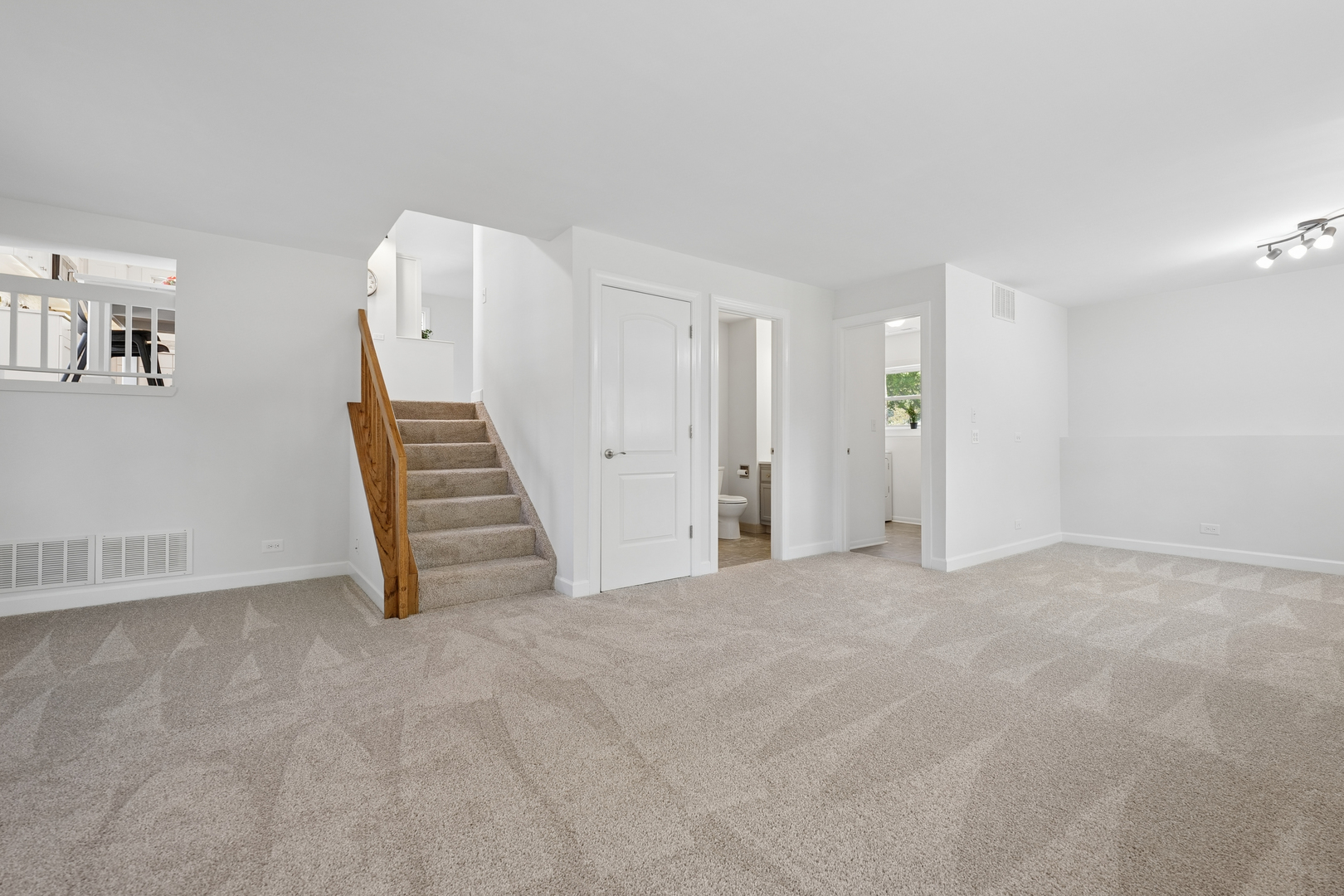 2404 Flambeau Drive, Naperville, IL 60564