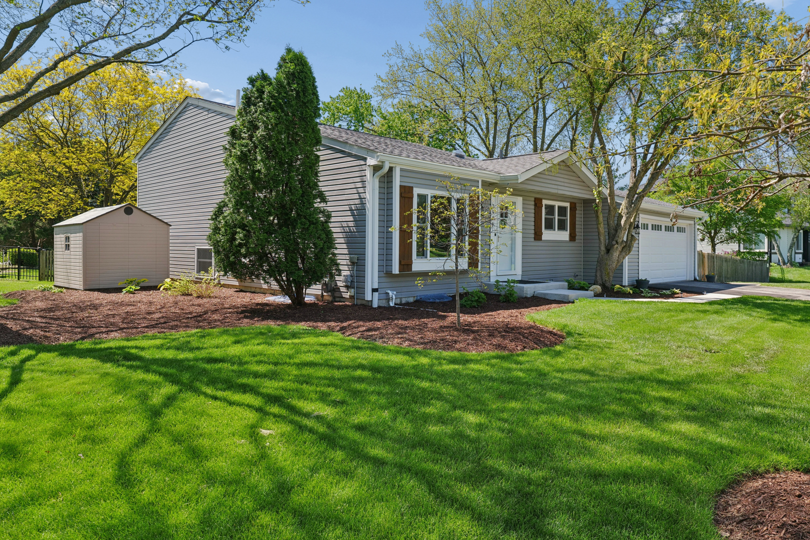 2404 Flambeau Drive, Naperville, IL 60564