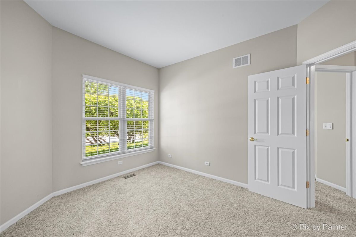 3941 Willow View Drive, Lake In The Hills, IL 60156