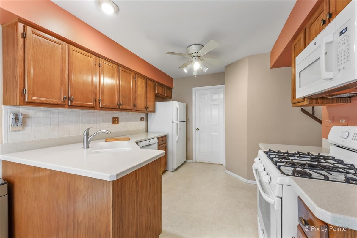 2106 Glasgow Court, Hanover Park, IL 60133